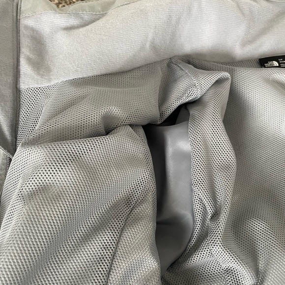 The North Face Women’s Resolve Parka Jacket - Picture 5 of 7